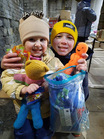 Children with gifts donated by IDDT members